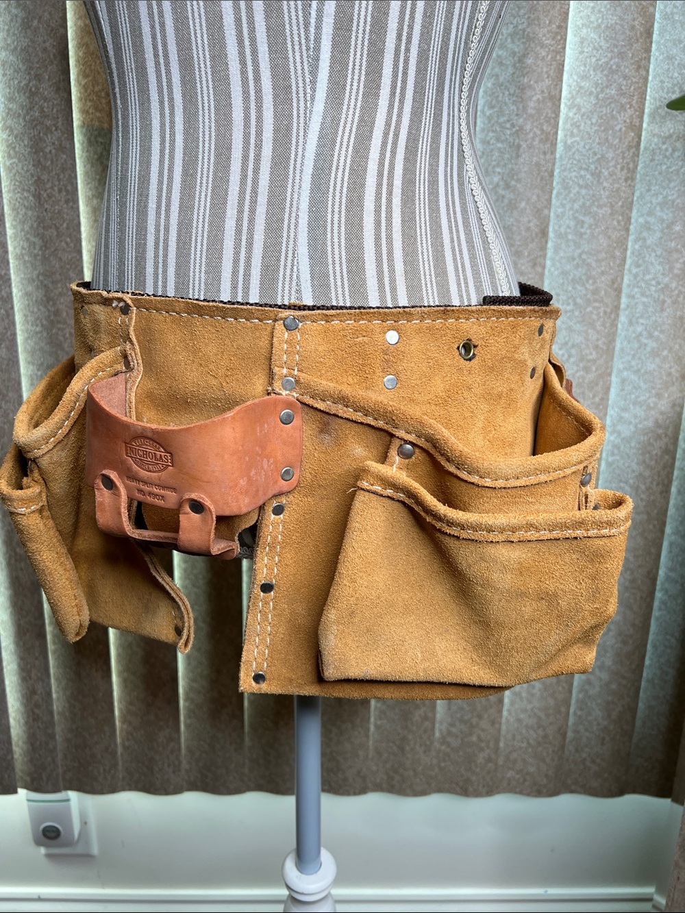 NICHOLAS Brown Leather Tool Pouch on Tan Suede Belt, like new - Picture 3 of 6